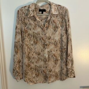 Banana republic classic fit blouse in blush. Size L.